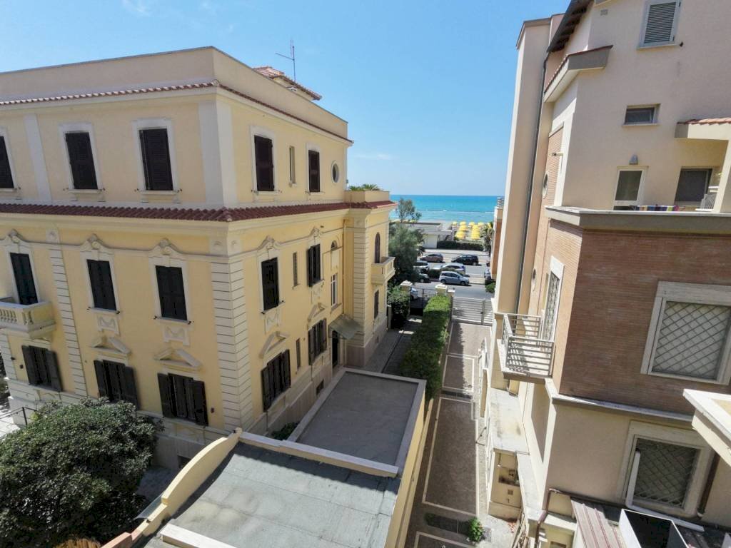 Vista - Trilocale via dei Fabbri Navali, 30, Roma (zona Lido di Ostia) - foto 3