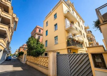 Facciata - Trilocale via dei Fabbri Navali, 30, Roma (zona Lido di Ostia) - foto 19