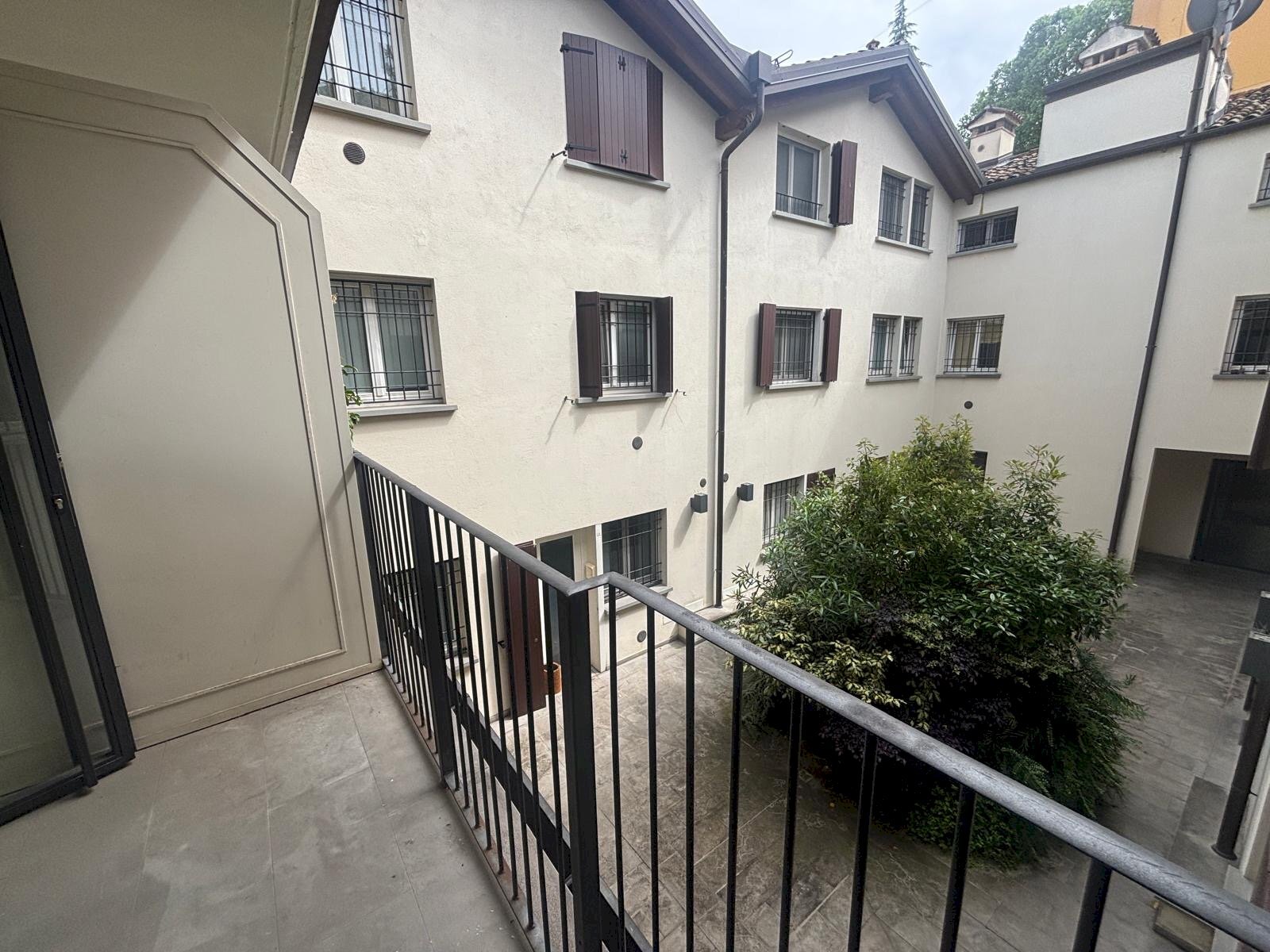 ESTERNO - Three-room apartment via Santissima Annunziata, Bologna (neighborhood San Mamolo) - photo 3