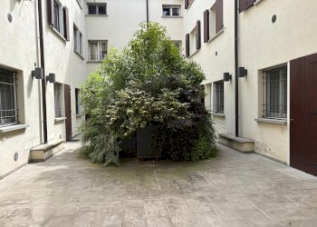 ESTERNO - Three-room apartment via Santissima Annunziata, Bologna (neighborhood San Mamolo) - photo 2