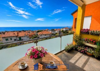 Three-room apartment Pietra Ligure - photo 1