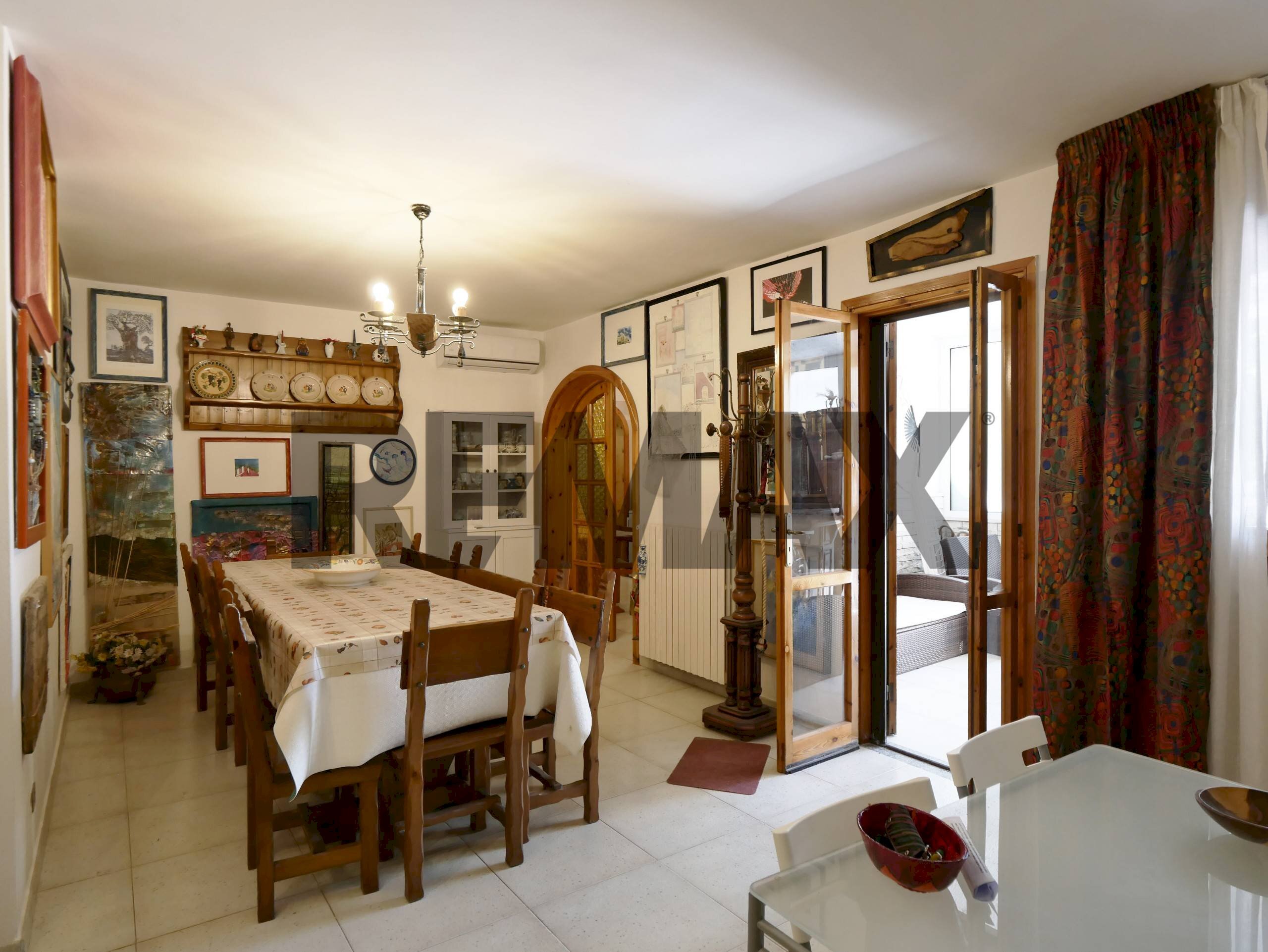 Sala da pranzo - Villa Via Delle Mimose, Borgo Lagogemolo
56, Cassano delle Murge - foto 2