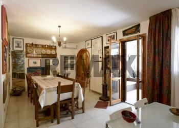 Sala da pranzo - Villa Via Delle Mimose, Borgo Lagogemolo
 
56, Cassano delle Murge - foto 2