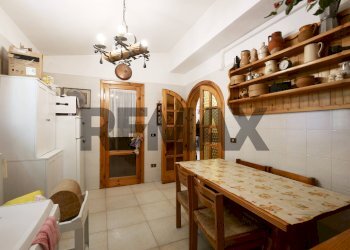 Cucina - Villa Via Delle Mimose, Borgo Lagogemolo
 
56, Cassano delle Murge - foto 3