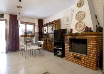 Sala da pranzo - Villa Via Delle Mimose, Borgo Lagogemolo
 
56, Cassano delle Murge - foto 7