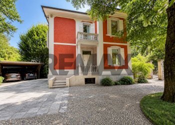 Casa all\'aperto - Villa Viale Ippodromo
 
1, Varese - foto 1