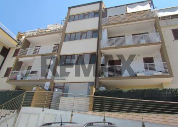 Edificio all\'aperto - Quadrilocale VIA SANT'OLIVA
 
SNC, Cefalù - foto 2