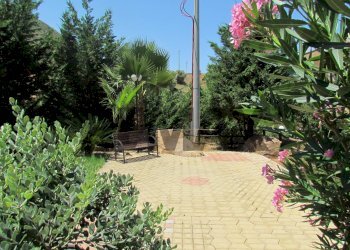 Giardino - Quadrilocale VIA SANT'OLIVA
 
SNC, Cefalù - foto 23