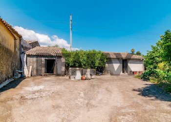 Casa all\'aperto - Terreno agricolo Via Fago
snc, Santa Venerina - foto 3