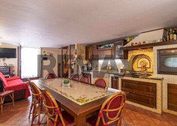 Sala da pranzo - Villa Via Giacomo Matteotti
 
6, Zafferana Etnea - foto 7