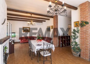 Sala da pranzo - Villa Via Giacomo Matteotti
 
6, Zafferana Etnea - foto 21