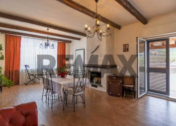 Sala da pranzo - Villa Via Giacomo Matteotti
 
6, Zafferana Etnea - foto 23