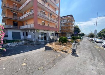Edificio all\'aperto - Negozio Corso Indipendenza
 
254, Catania - foto 14