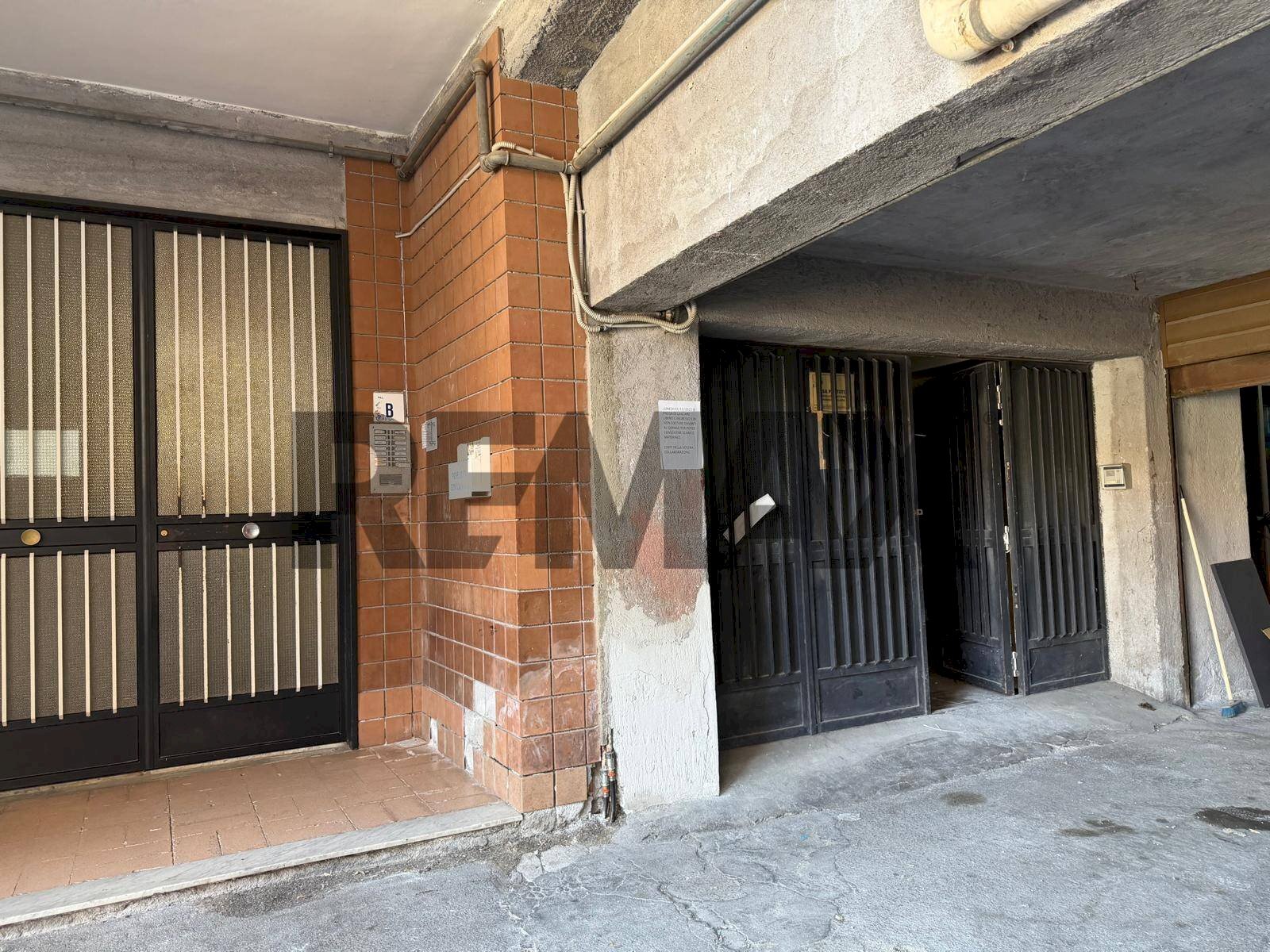 Edificio all\'aperto - Magazzino Via Silva
17, Belpasso - foto 2