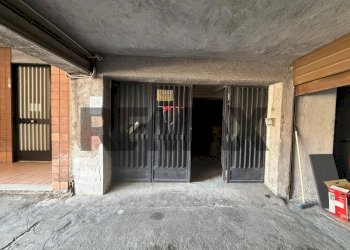 Edificio all\'aperto - Magazzino Via Silva
17, Belpasso - foto 1
