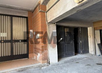 Edificio all\'aperto - Magazzino Via Silva
17, Belpasso - foto 2