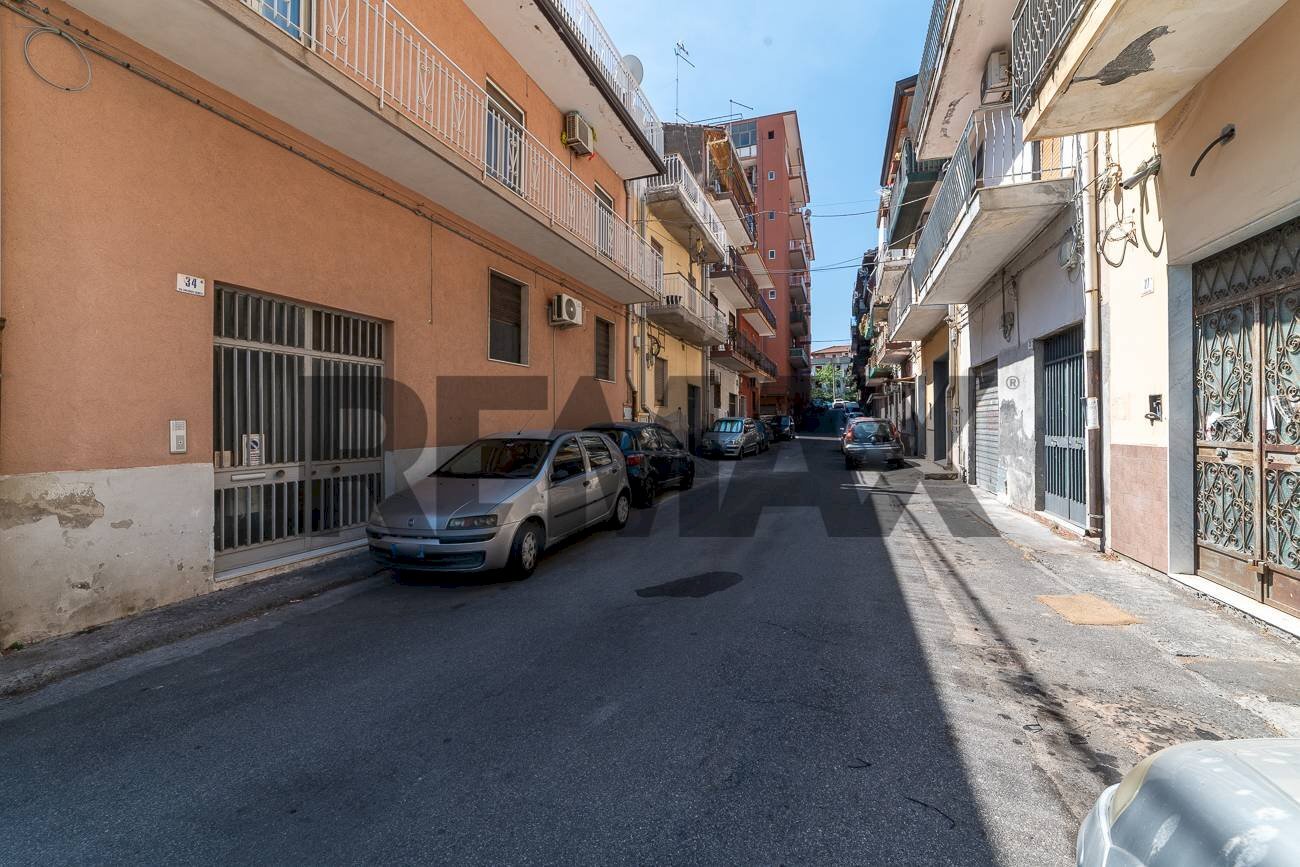 Edificio all\'aperto - Quadrilocale Via Vincenzo Gemito
34, Catania - foto 2