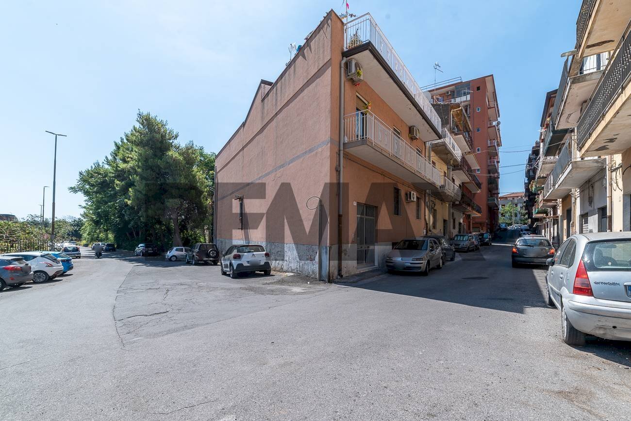 Edificio all\'aperto - Quadrilocale Via Vincenzo Gemito
34, Catania - foto 3