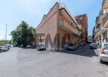 Edificio all\'aperto - Quadrilocale Via Vincenzo Gemito
 
34, Catania - foto 3