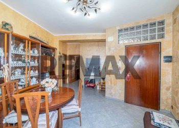 Sala da pranzo - Quadrilocale Via Vincenzo Gemito
 
34, Catania - foto 5