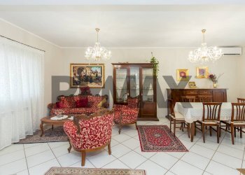Sala da pranzo - Quadrilocale Via Allegria
 
30, Catania - foto 4