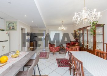Sala da pranzo - Quadrilocale Via Allegria
 
30, Catania - foto 29