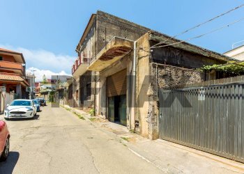 Edificio all\'aperto - Commercial Premises Via Musumeci
46, Giarre - photo 2