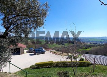 Vista delle montagne - Independent house STRADA MONTAPPONESE
 
4, Falerone - photo 19