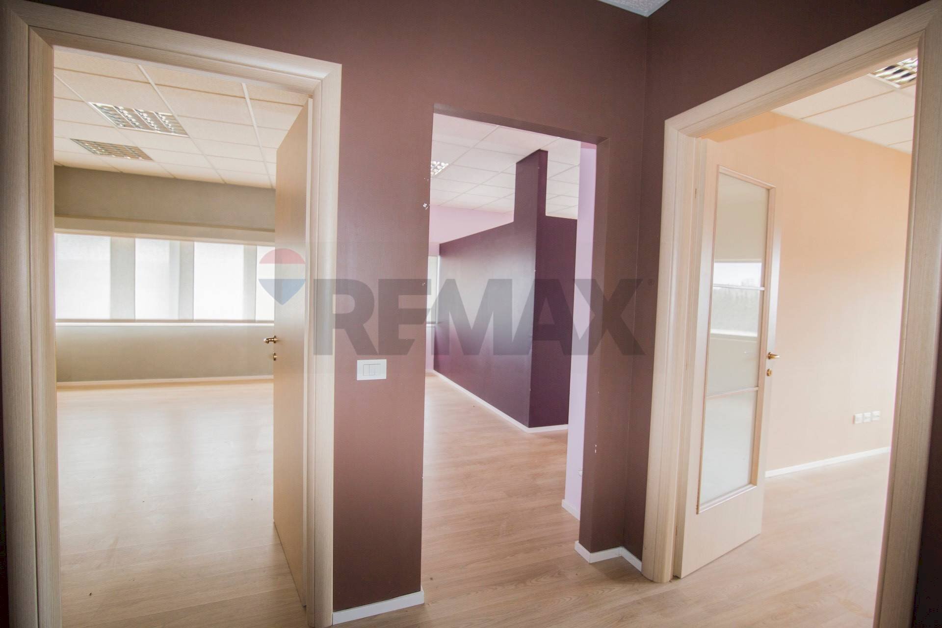Hall / corridoio - Commercial Premises Via della Valtiera
229, Perugia - photo 2