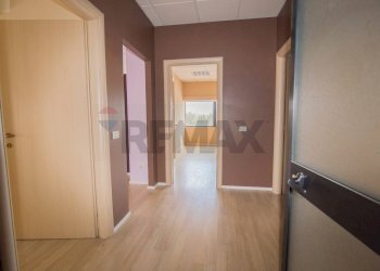Hall / corridoio - Commercial Premises Via della Valtiera
 
229, Perugia - photo 1