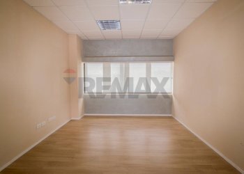 Stanza vuota - Commercial Premises Via della Valtiera
 
229, Perugia - photo 9