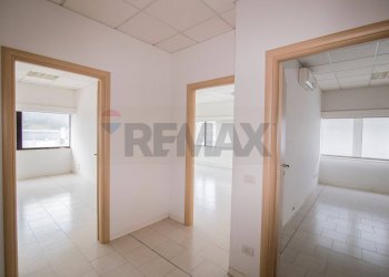 Hall / corridoio - Commercial Premises Via della Valtiera
 
229, Perugia - photo 15