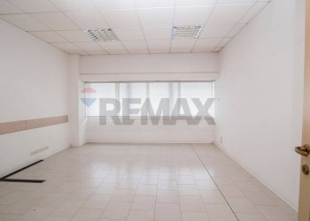 Stanza vuota - Commercial Premises Via della Valtiera
 
229, Perugia - photo 18