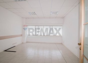Stanza vuota - Commercial Premises Via della Valtiera
 
229, Perugia - photo 20