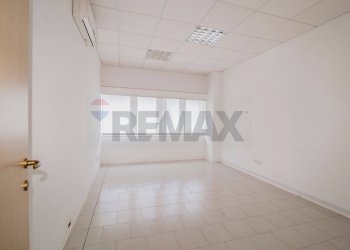 Stanza vuota - Commercial Premises Via della Valtiera
 
229, Perugia - photo 21