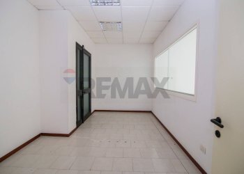 Stanza vuota - Commercial Premises Via della Valtiera
 
229, Perugia - photo 24