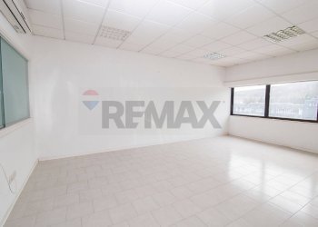 Stanza vuota - Commercial Premises Via della Valtiera
 
229, Perugia - photo 25