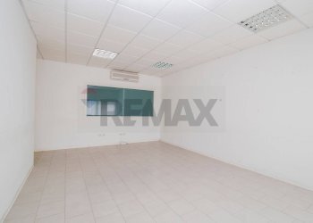 Stanza vuota - Commercial Premises Via della Valtiera
 
229, Perugia - photo 26
