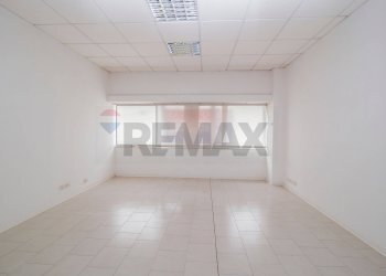 Stanza vuota - Commercial Premises Via della Valtiera
 
229, Perugia - photo 27
