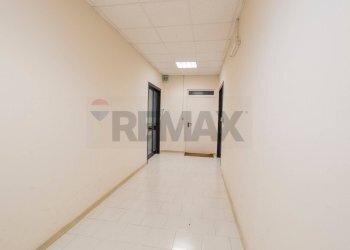 Hall / corridoio - Commercial Premises Via della Valtiera
 
229, Perugia - photo 28