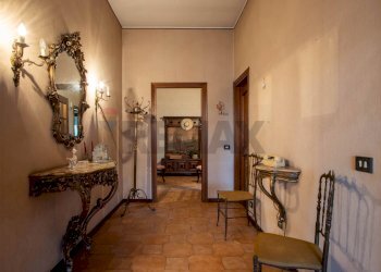 Hall / corridoio - Villa bixio
 
1, Casatenovo - foto 43