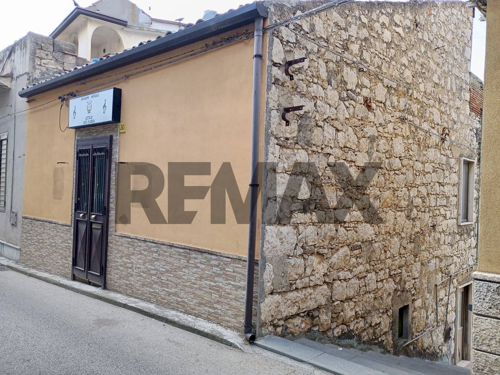 Casa all\'aperto - Independent house Via Giuseppe Garibaldi
 
30, Castel di Iudica - photo 1