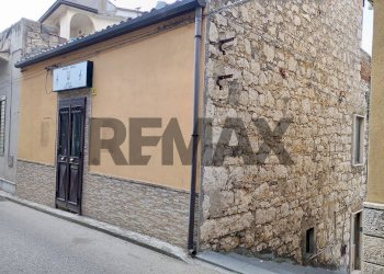 Casa all\'aperto - Independent house Via Giuseppe Garibaldi
 
30, Castel di Iudica - photo 1