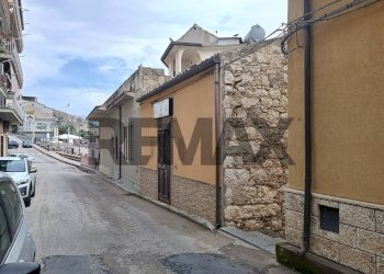 Edificio all\'aperto - Independent house Via Giuseppe Garibaldi
 
30, Castel di Iudica - photo 2