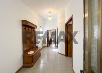 Hall / corridoio - Casa indipendente via Garibaldi
 
2, Tonara - foto 11