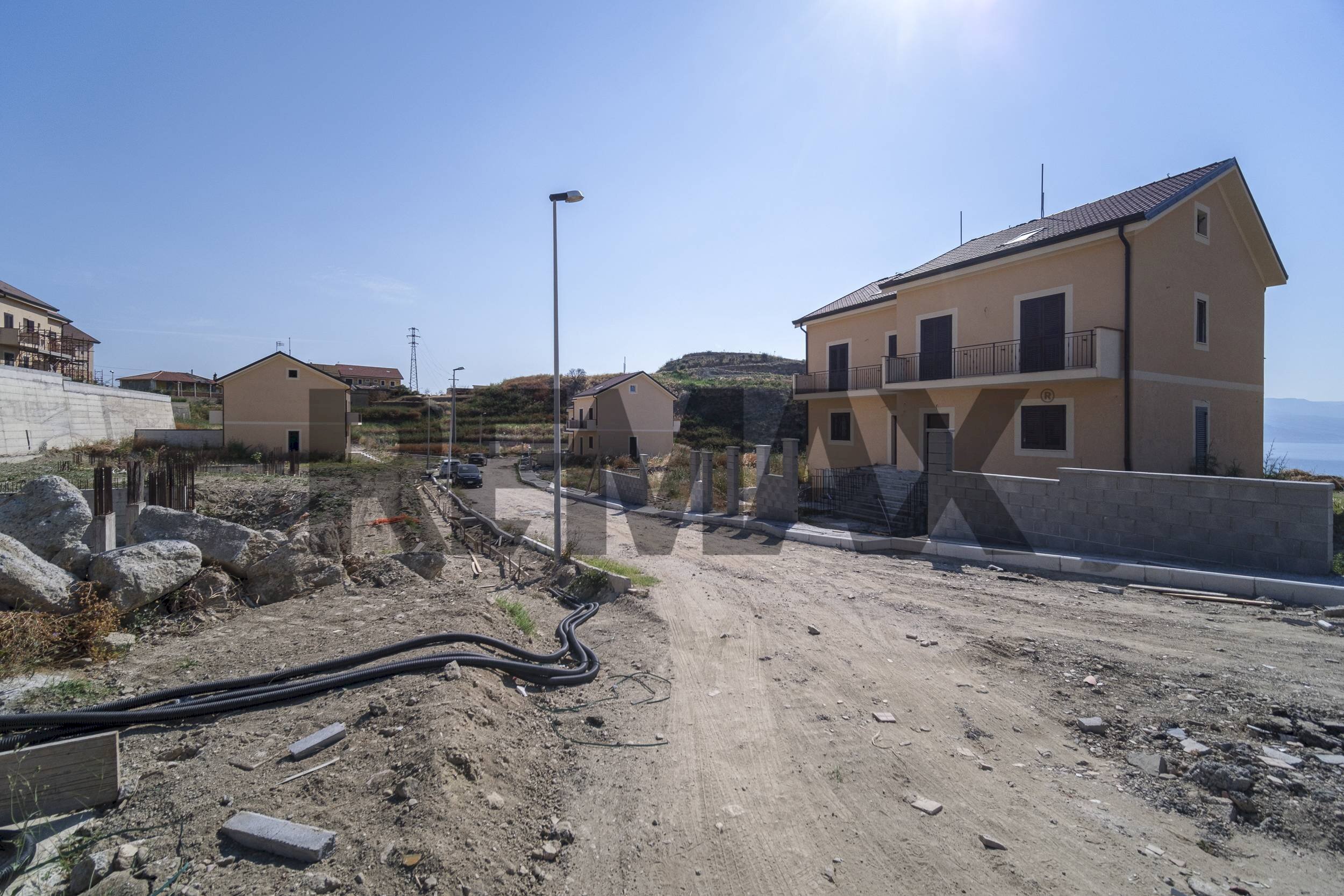 Edificio all\'aperto - Semi-detached house C/da Petrazza
 
5, Messina - photo 1