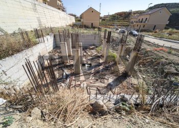 Edificio all\'aperto - Semi-detached house C/da Petrazza
 
5, Messina - photo 4