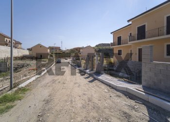 Edificio all\'aperto - Semi-detached house C/da Petrazza
 
5, Messina - photo 3