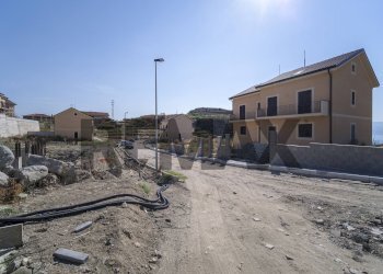 Edificio all\'aperto - Semi-detached house C/da Petrazza
 
5, Messina - photo 6