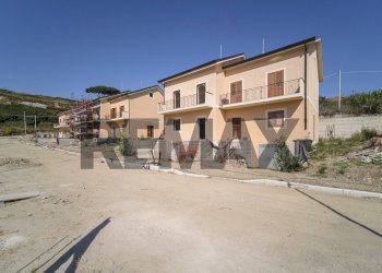 Edificio all\'aperto - Semi-detached house C/da Petrazza
 
5, Messina - photo 10